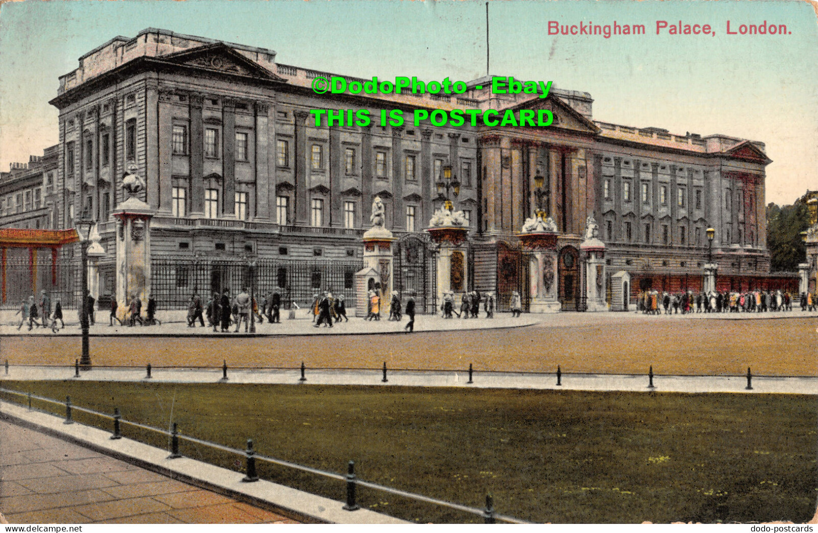 R437060 London. Buckingham Palace. Postcard - Other & Unclassified