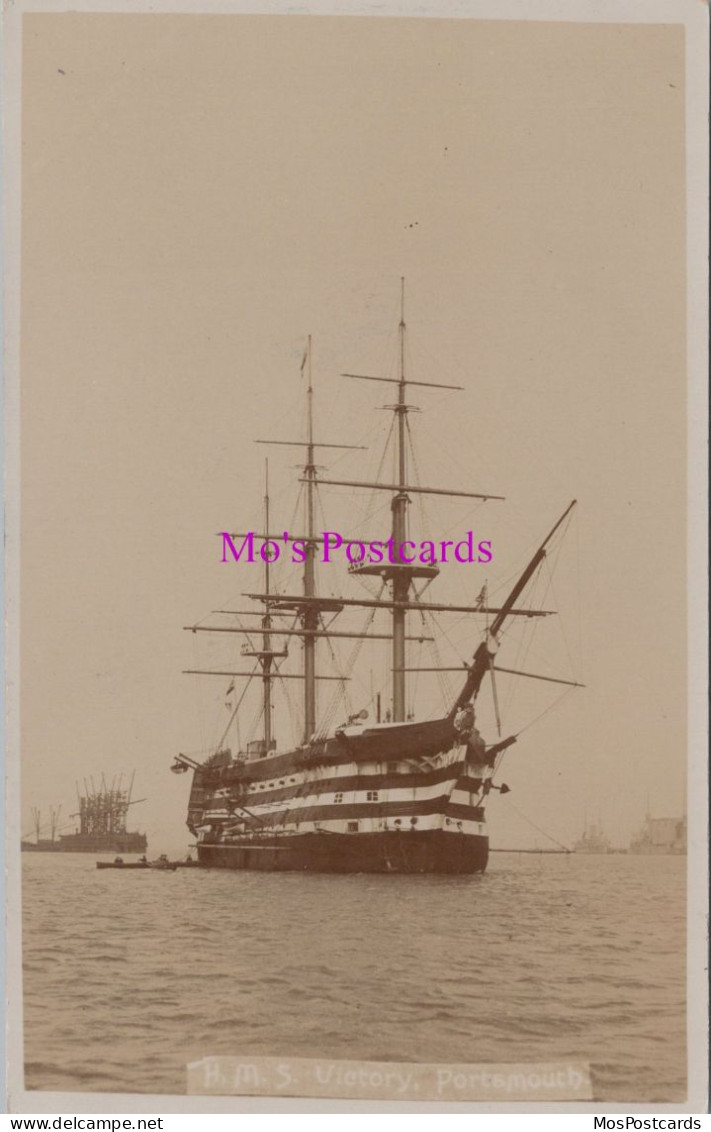 Royal Navy Postcard - H.M.S.Victory In Portsmouth Harbour  DZ154 - Guerre