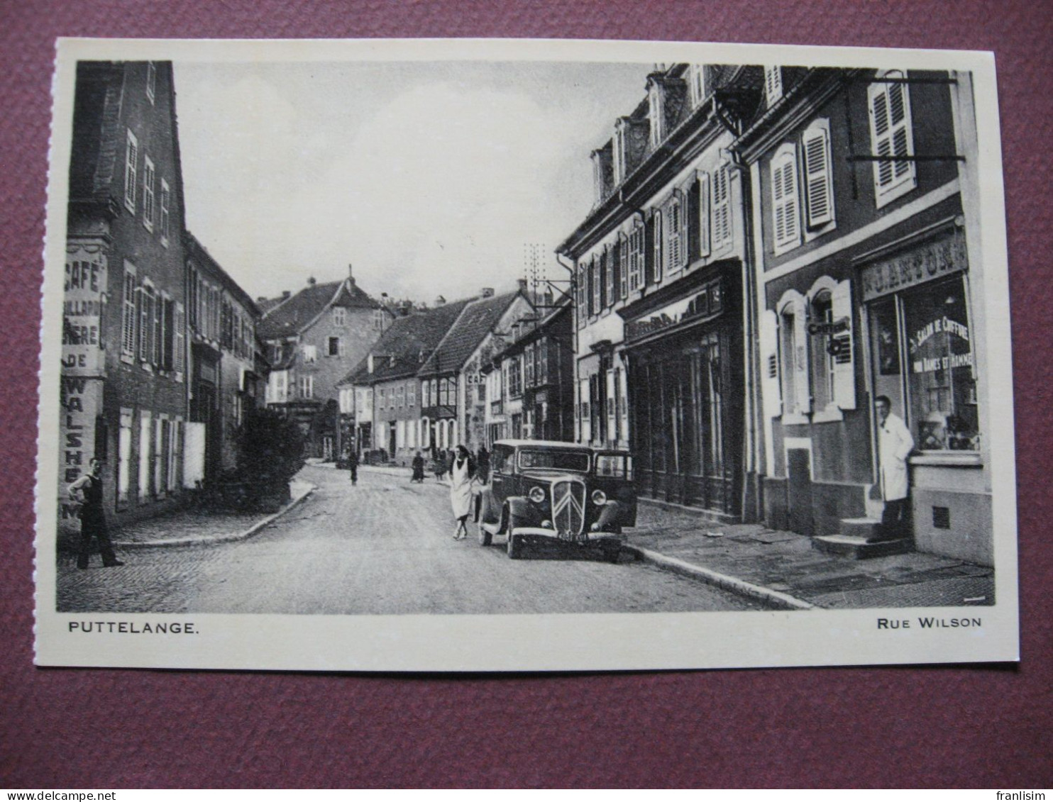 CPA 57 PUTTELANGE Rue Wilson ANIMEE VOITURE CITROEN Devant COIFFEUR Carte Aspect Glacé - Puttelange