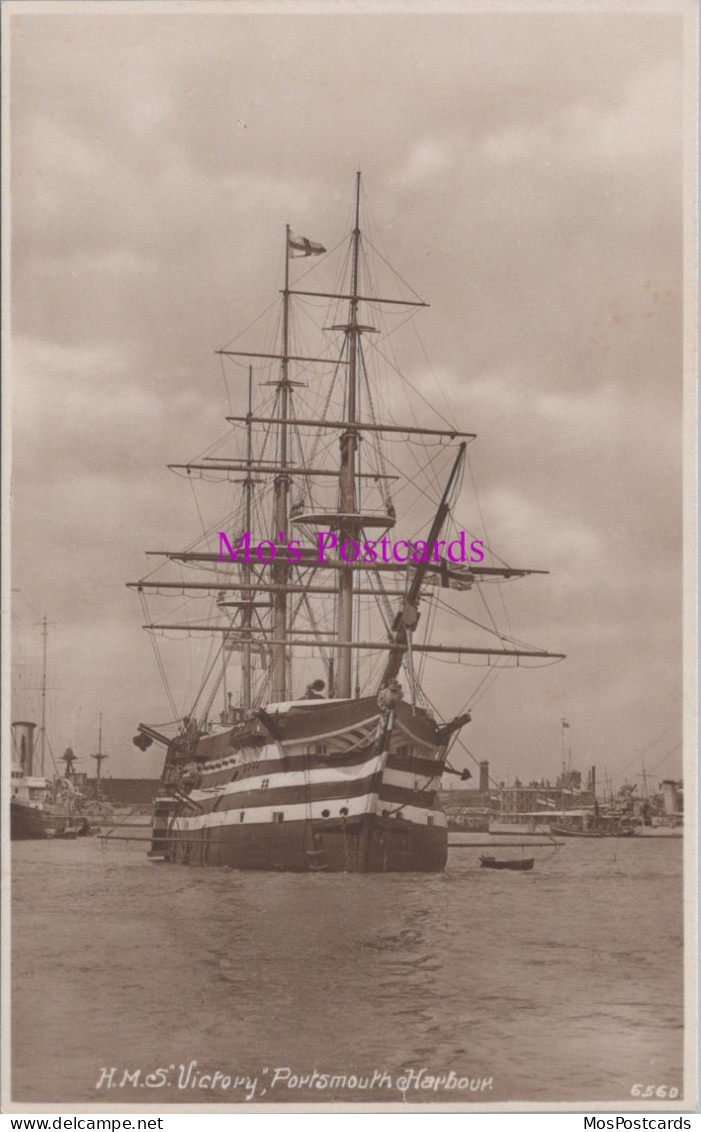 Royal Navy Postcard - H.M.S.Victory In Portsmouth Harbour  DZ156 - Krieg