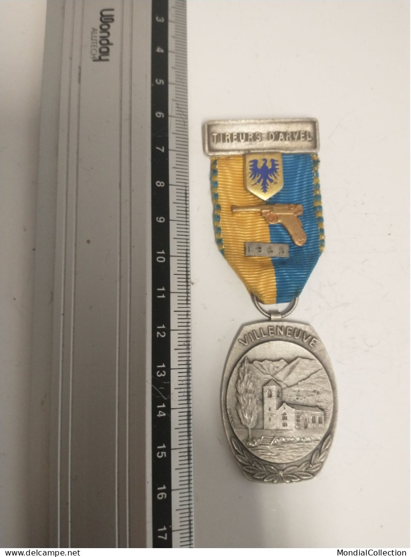 INSIGNE MEDAILLE TIREURS D ARVEL TIR 1965 VILLENEUVE SUISSE HUGUENIN LE LOCLE - Autres & Non Classés