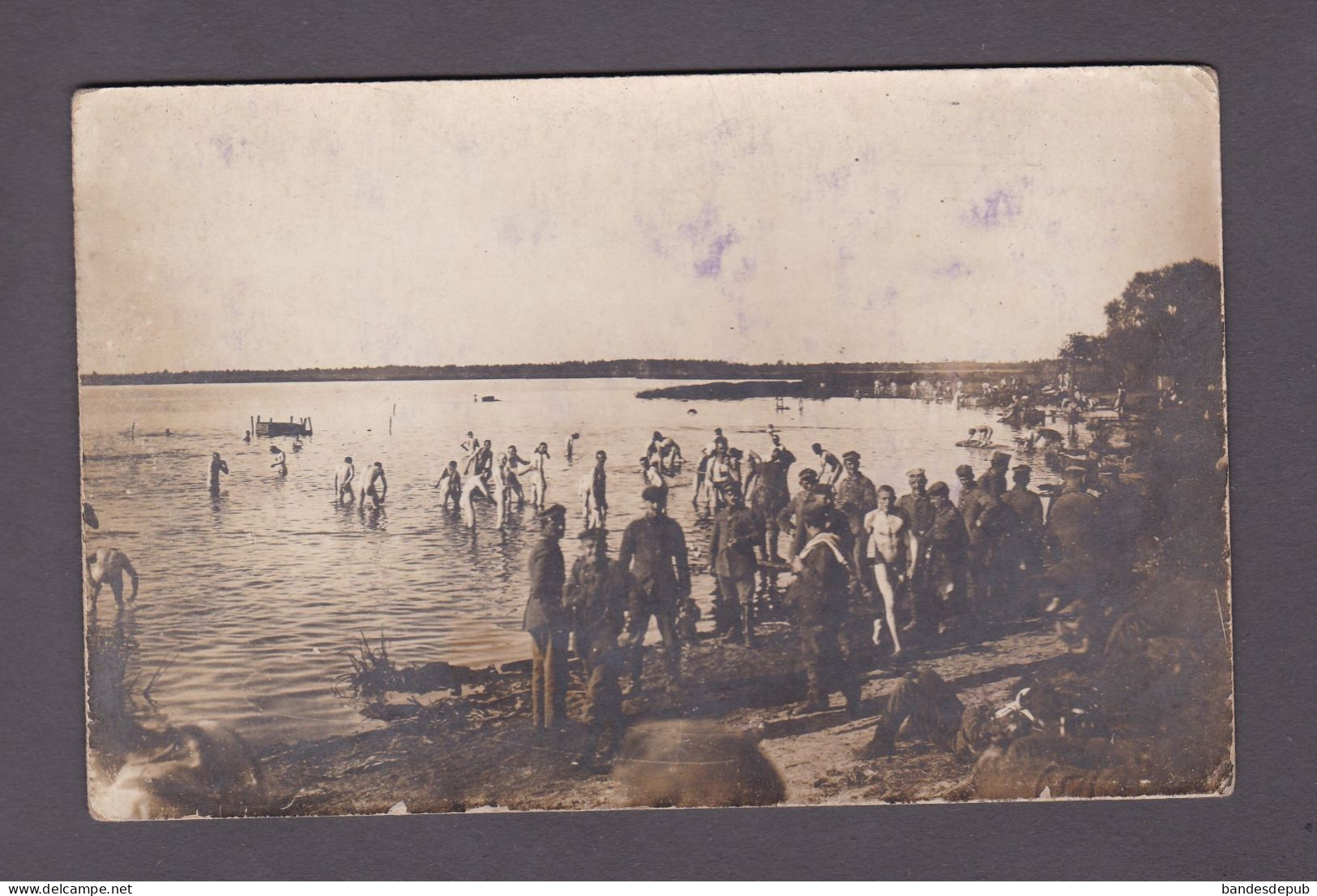 Carte Photo Guerre 14-18 à Situer Front Est  Armee Allemande Homme Nu Hommes Nus Nude Naturisme  Toilette Dans  Lac - Guerre 1914-18