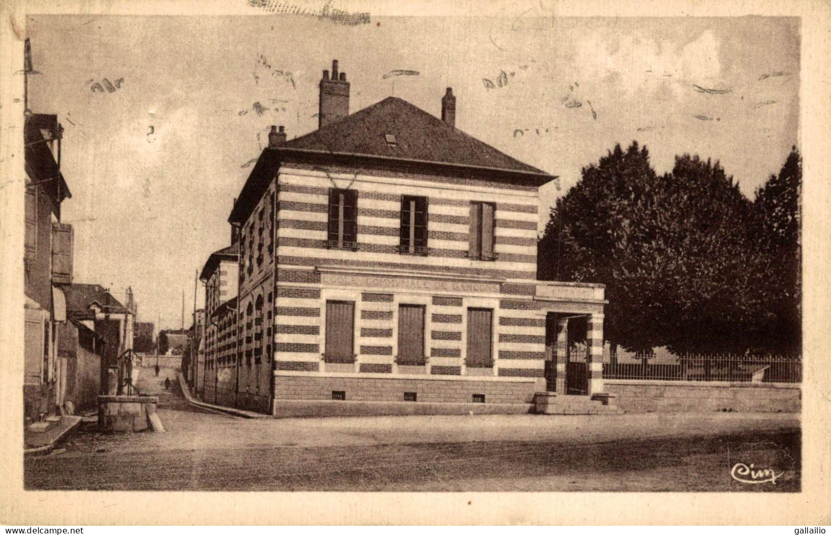 SAINT PIERRE LE MOUTIER ECOLE DE GARCONS - Saint Pierre Le Moutier