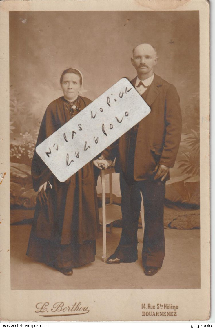 ( 29 ) - DOUARNENEZ - Un Bien Beau Couple Qui Pose ( Carte Photo ) - Coppie