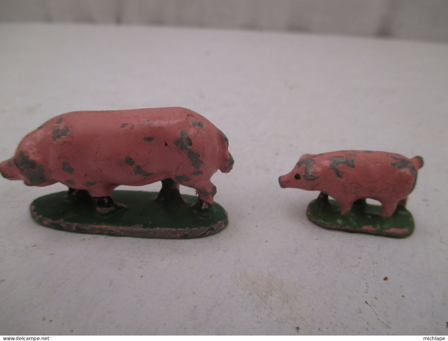 Cochons En Alu  Une Mere  Avec Porcelet - Jugetes Antiguos