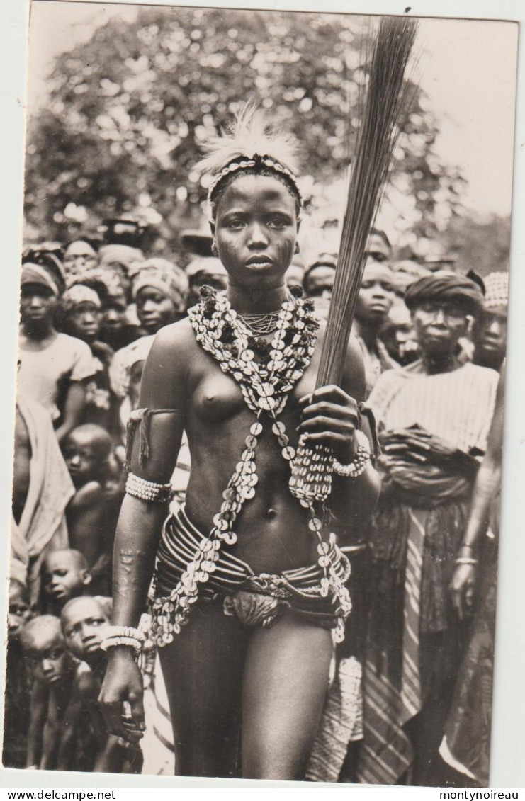 Dahomey    :  Femme Sein  Nue , Féticheuse  De  Savé En Tenue De  Danse - Dahomey