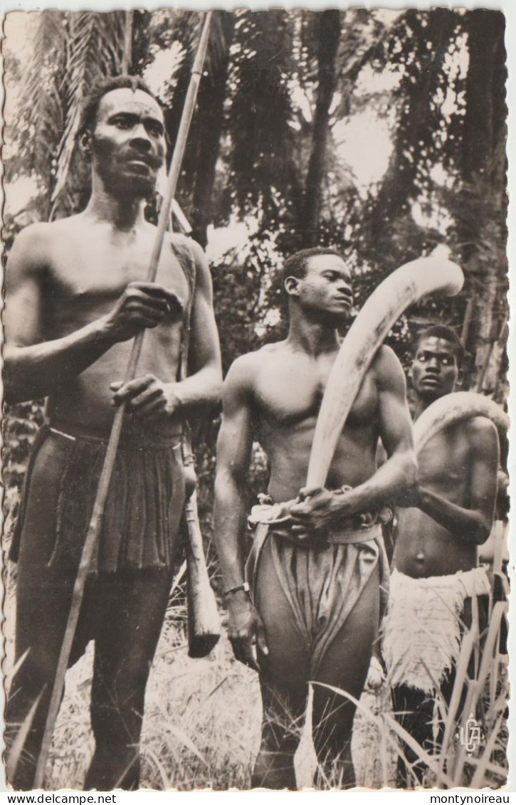 Région D ' Ouesso ( Moyen  Congo )  Chasseur S Pygmées - Autres & Non Classés