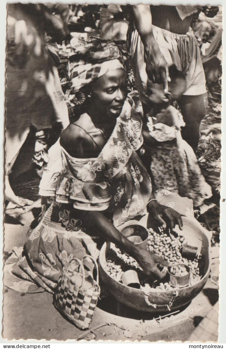 Sénegal : Dakar : Marchande  Africaine - Senegal