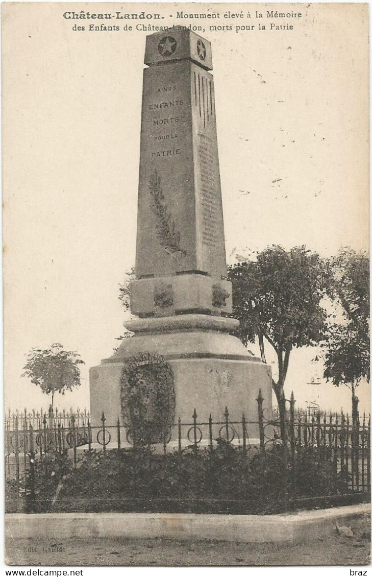 CPA  Chateau Landon  Monument Aux Morts - Chateau Landon