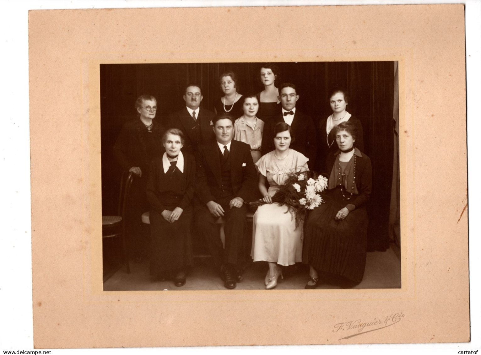 Photographie VAUGUIER à PARIS .  Belle Photo De Mariage En 1928 . - Personas Anónimos