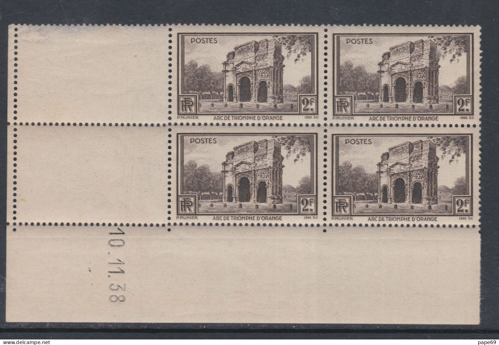 France N° 389 XX Arc Triomphe Orange En Bloc De 4 Coin Daté Du 10 . 11 . 38 ; Sans Charnière,qq Dents Détachées Sinon TB - 1930-1939