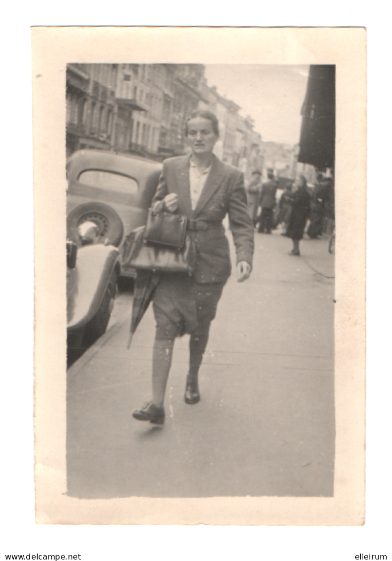 PHOTO. FEMME MARCHANT Dans La RUE. A SITUER. - Personas Anónimos