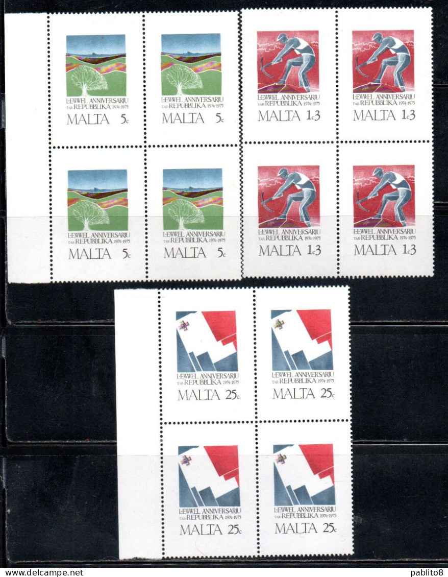 MALTA 1975 FIRST ANNIVERSARY OF REPUBLIC ANNIVERSARIO DELLA REPUBBLICA COMPLETE SET SERIE COMPLETA BLOCK QUARTINA MNH - Malta