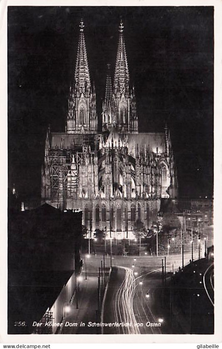 Köln - Der Kolner Dom In Scheinwerferlicht Von Osten - Koeln