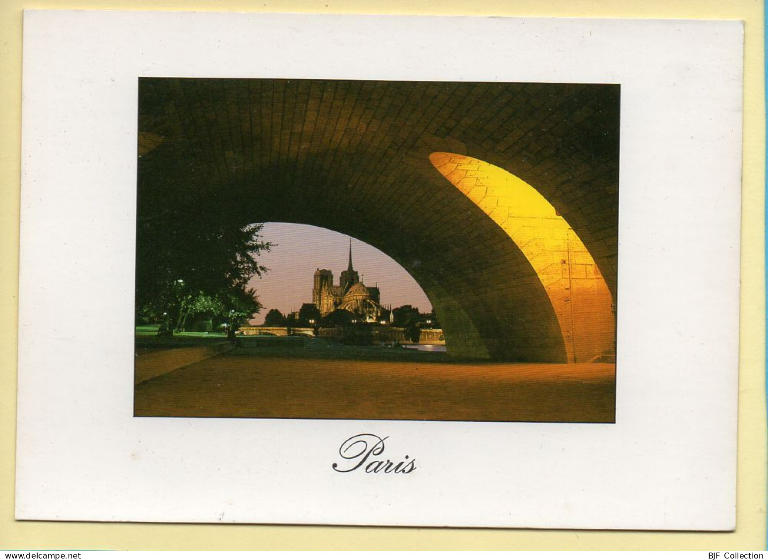 PARIS : Sous Les Pont De Paris / Le Chevet De La Cathédrale Notre-Dame - Bridges