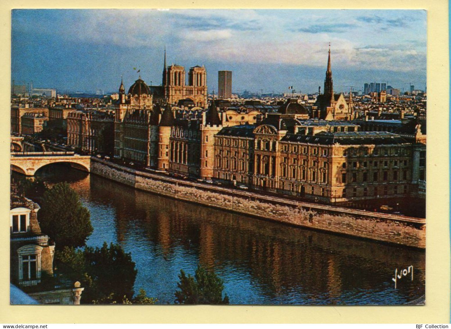 PARIS : L'Ile De La Cité / Palais De Justice / Sainte-Chapelle Et Notre-Dame (voir Scan Recto/verso) - De Seine En Haar Oevers