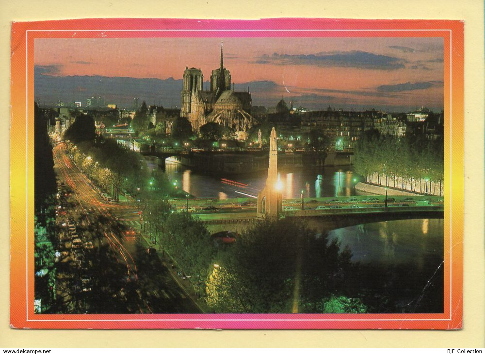 PARIS La Nuit : Vue Générale Sur L'ile De La Cité / Cathédrale Notre-Dame (2 Scans) - París La Noche