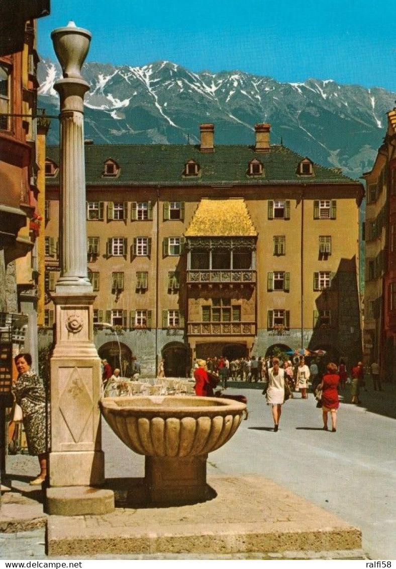 11 AK Österreich * Innsbruck Stadtturm, Goldenes Dachl (2x), Triumphpforte, 3 Luftbildaufnahmen, Annasäule, Hofkirche *