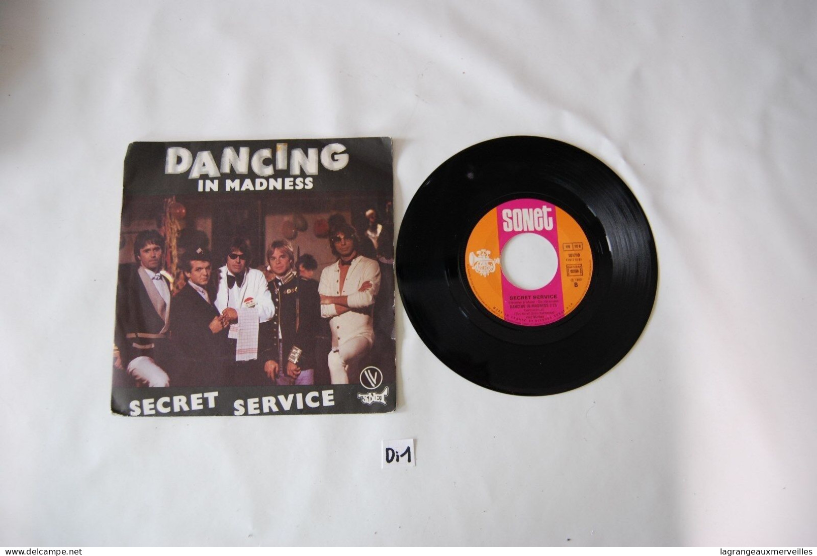 Di1- Vinyl 45 T - Secret Service - Dancins In Madness - Instrumentaal