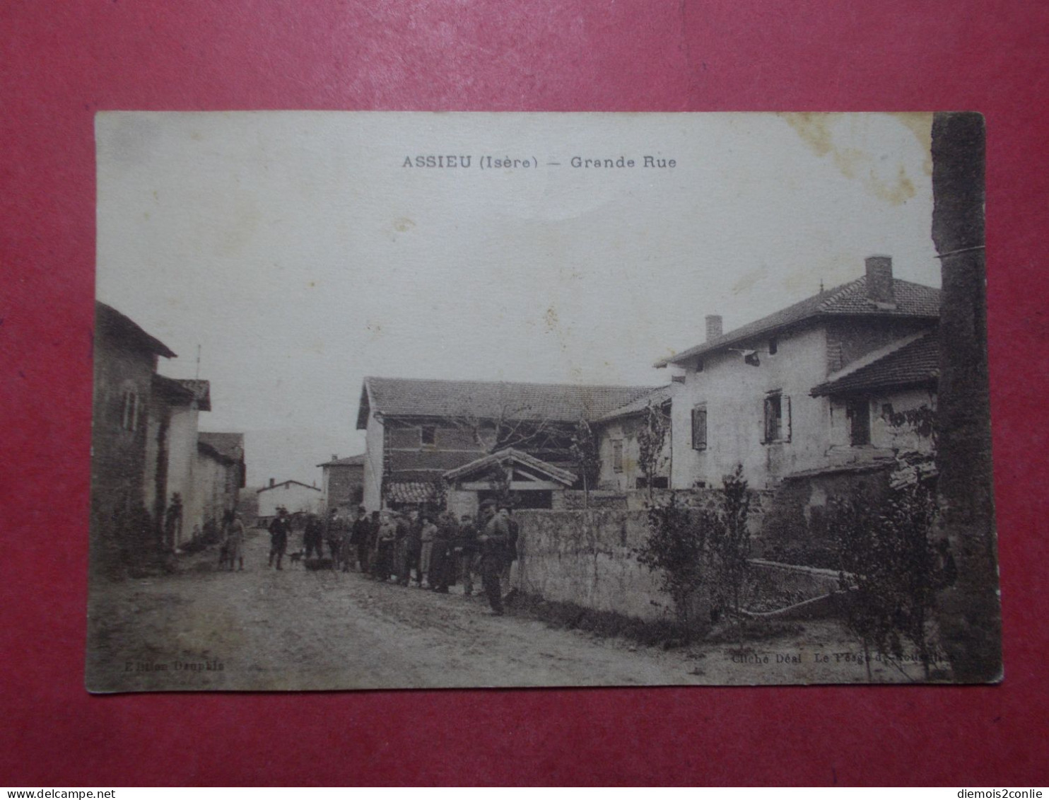 Carte Postale CPA - ASSIEU (38) - Grande Rue - Belle Animation (B320) - Other & Unclassified