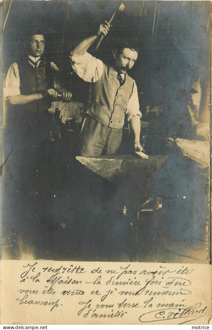 CARTE PHOTO -  Un Forgeron, Cachet De Départ Rue Du Chemin Vert Paris. - Artigianato