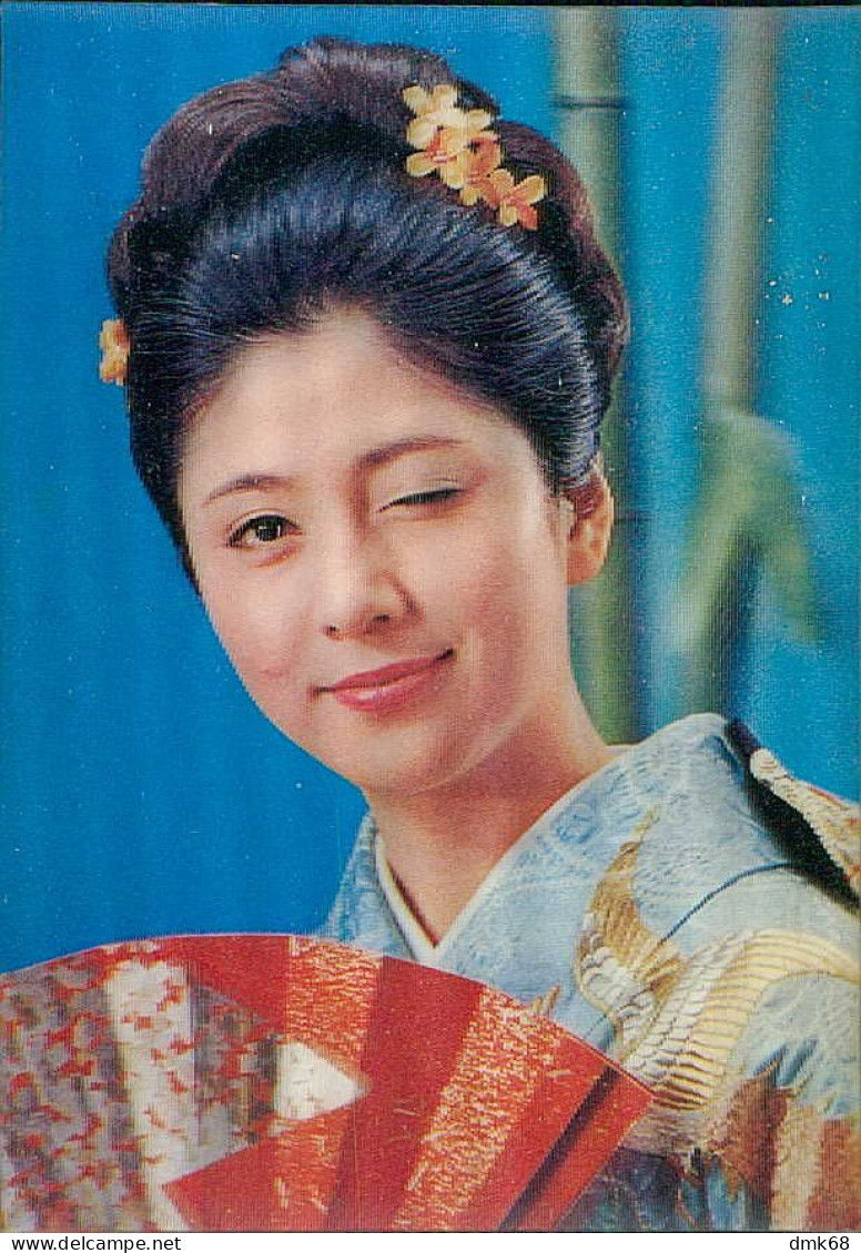 3D LENTICULAIRE POSTCARD 1970s - JAPANESE WINKY GIRL - PUB. BY PRINTING STUDIO AG (TEM471) - Estereoscópicas