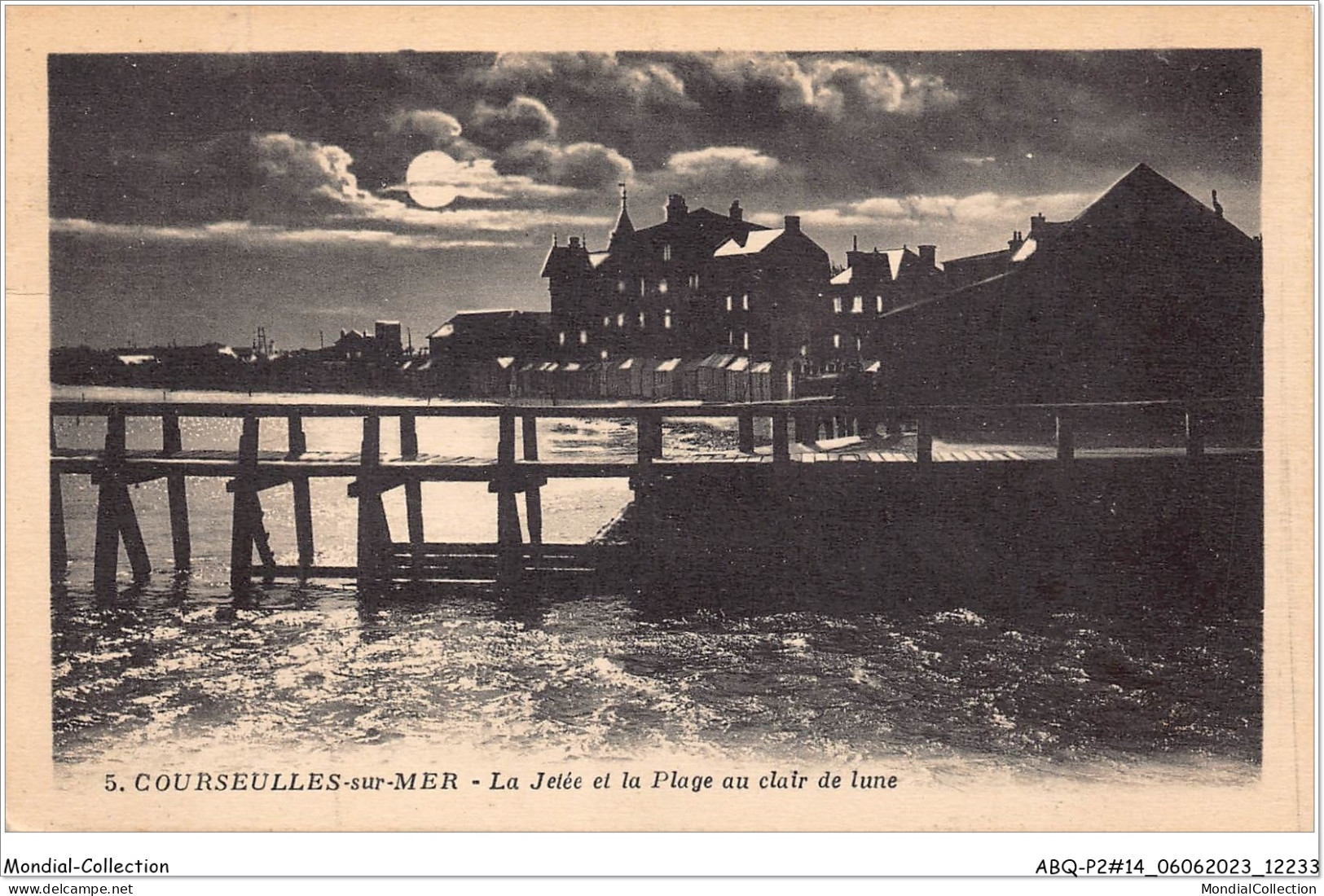 ABQP2-14-0118 - COURSEULLES-SUR-MER - La Jetee Et La Plage Au Clair De Lune - Courseulles-sur-Mer