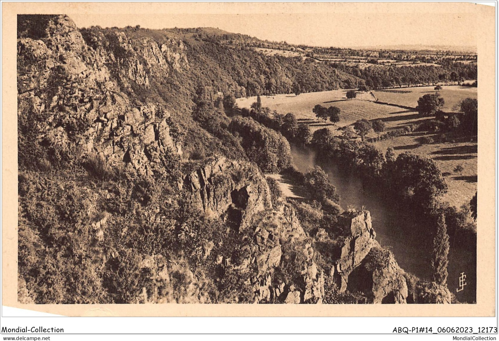 ABQP1-14-0088 - CLECY - Les Rochers Des Parcs - Vue De L'Orne - Clécy