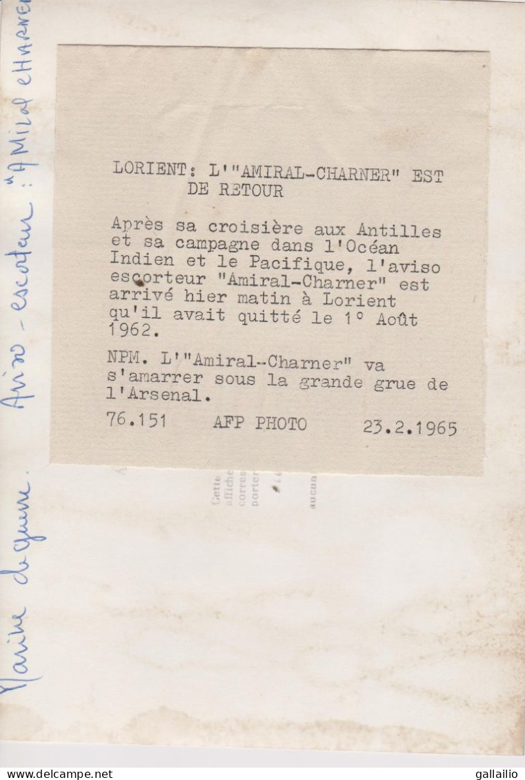 PHOTO AVISO ESCORTEUR AMIRAL CHARNER DE RETOUR A LORIENT PHOTO A F P FEVRIER 1965 - Bateaux