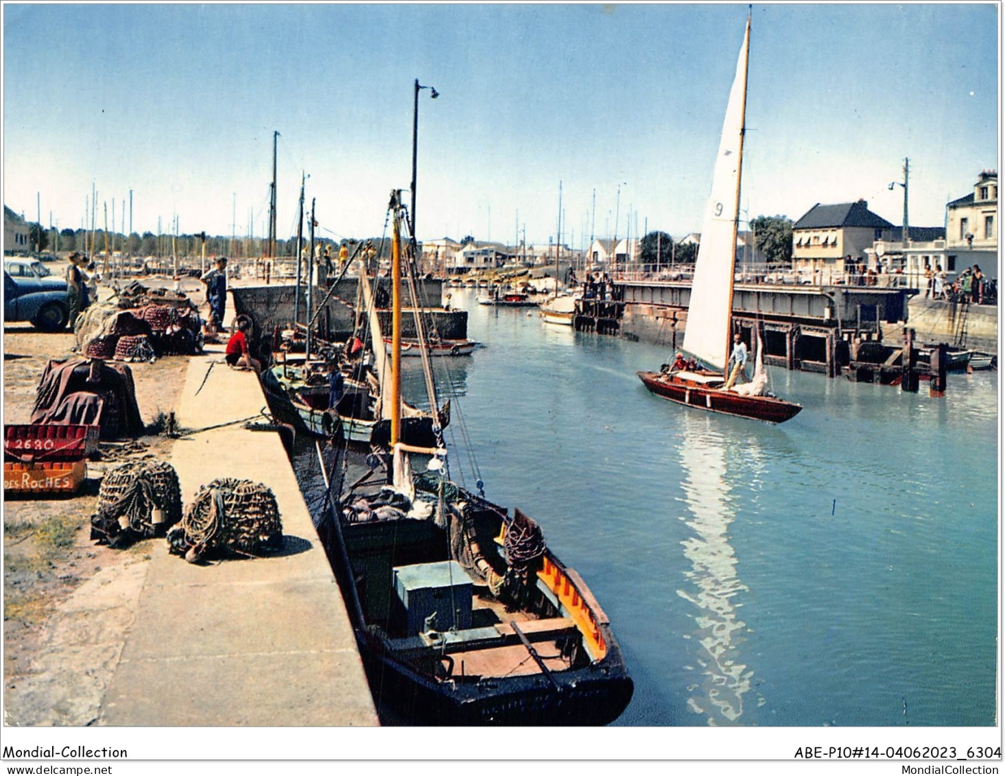 ABEP10-14-0839 - COURSEULLES-SUR-MER - Yacht Sortant Du Port - Courseulles-sur-Mer