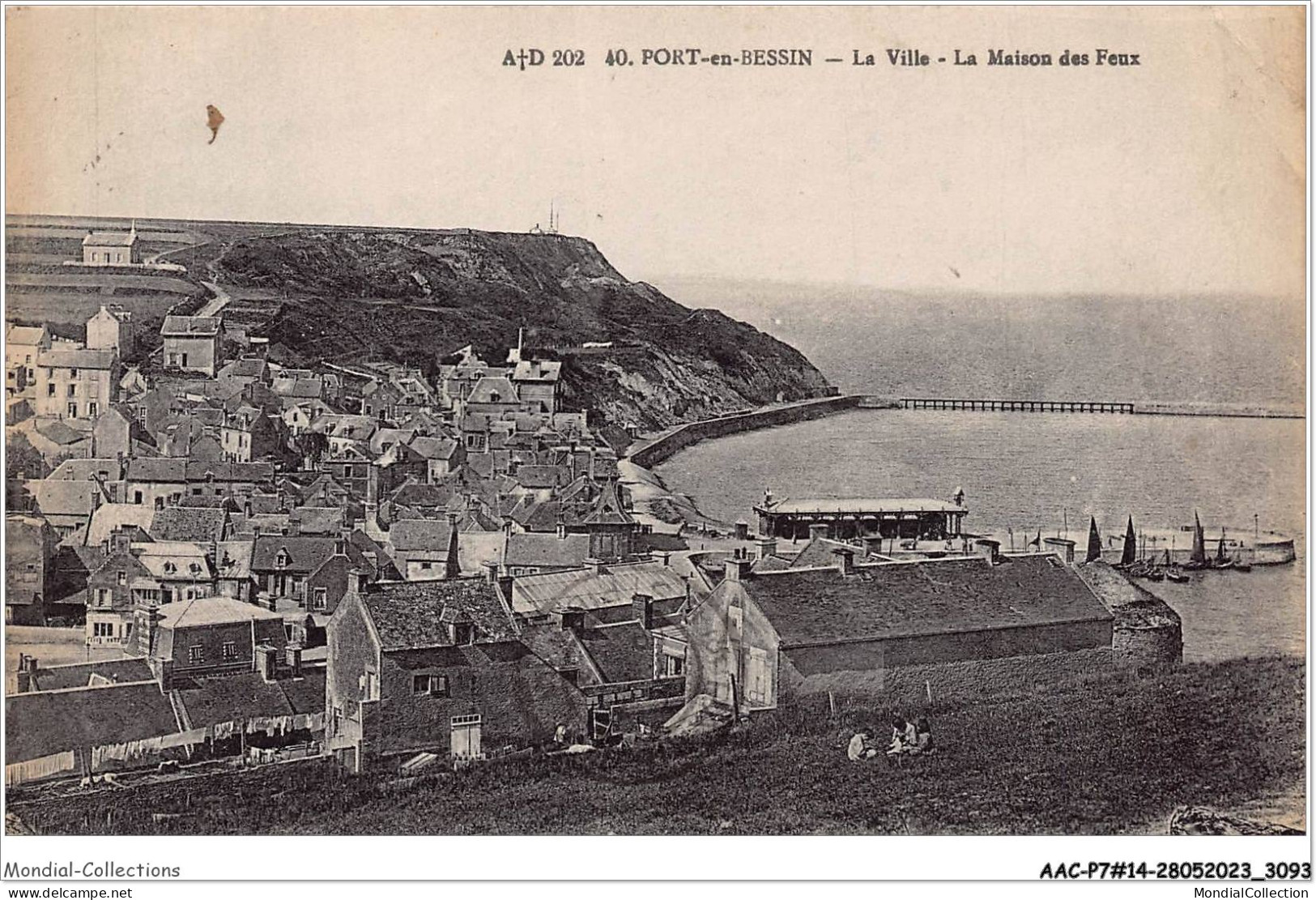 AACP7-14-0629 - PORT-EN-BESSIN - La Ville - La Maison Des Feux  - Port-en-Bessin-Huppain