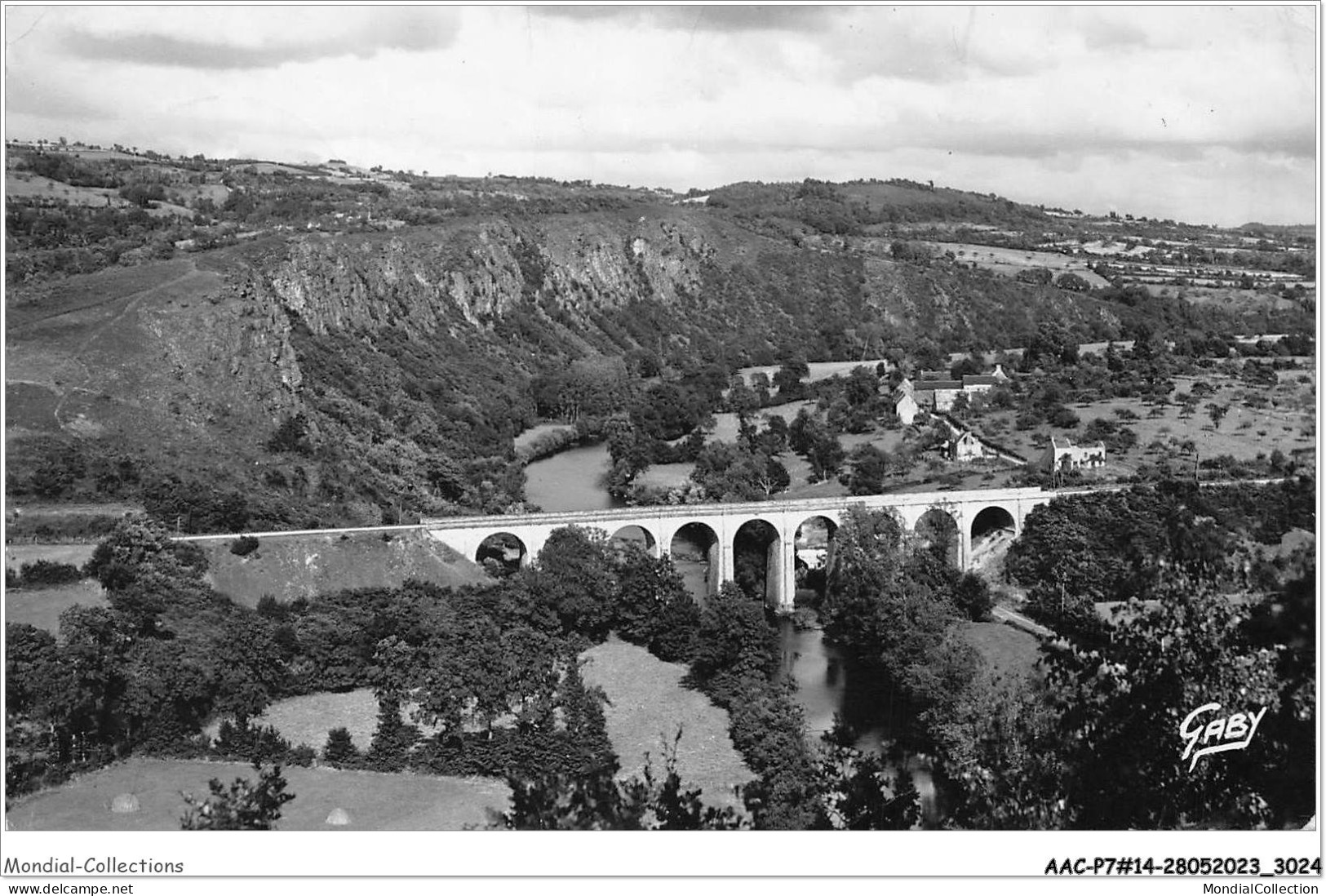 AACP7-14-0594 - CLECY -Le Viaduc Et Les Rochers Des Parcs  - Clécy