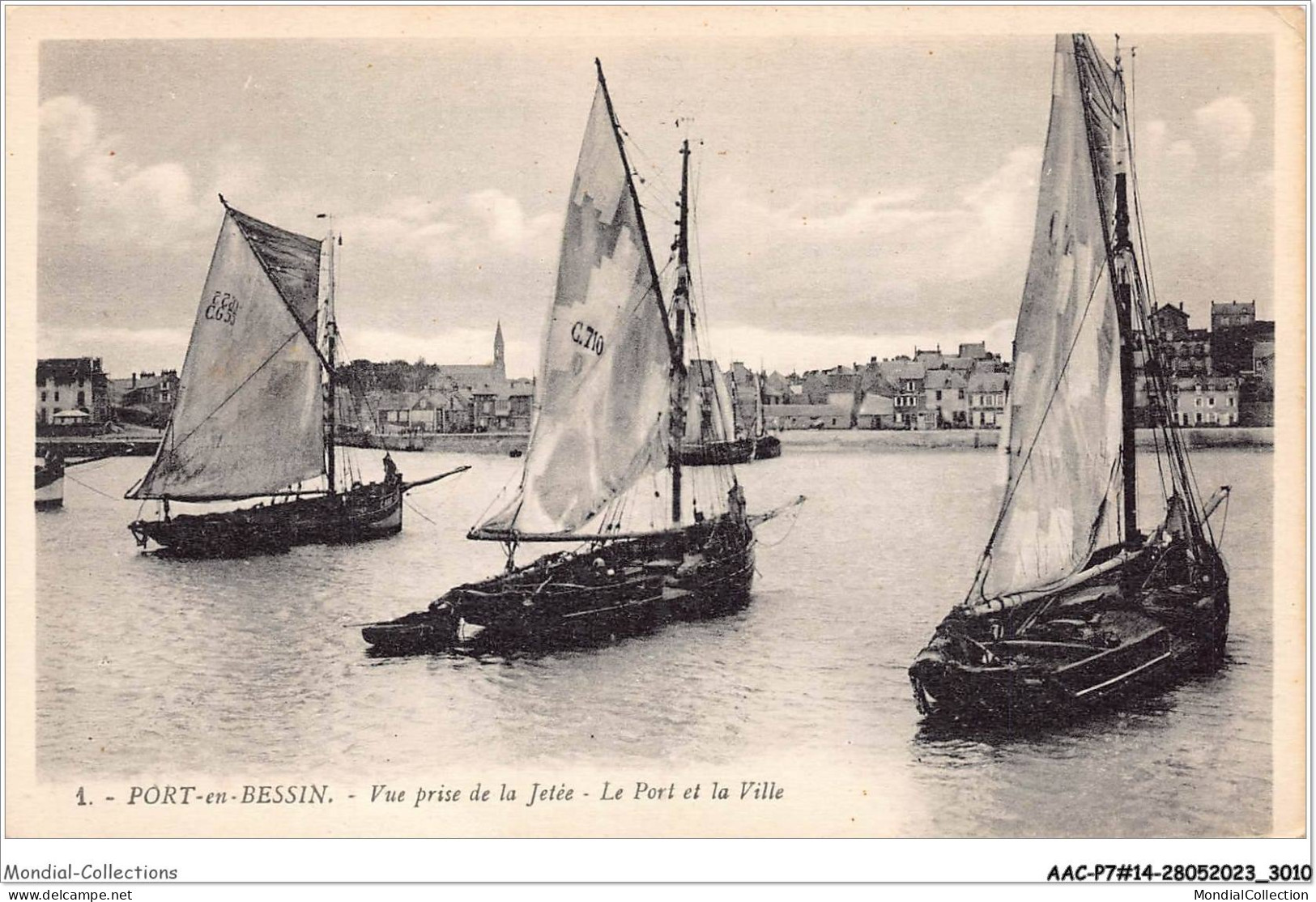 AACP7-14-0587 - PORT-EN-BESSIN - Vue Prise De La Jetee - Le Port Et La Ville  - Port-en-Bessin-Huppain