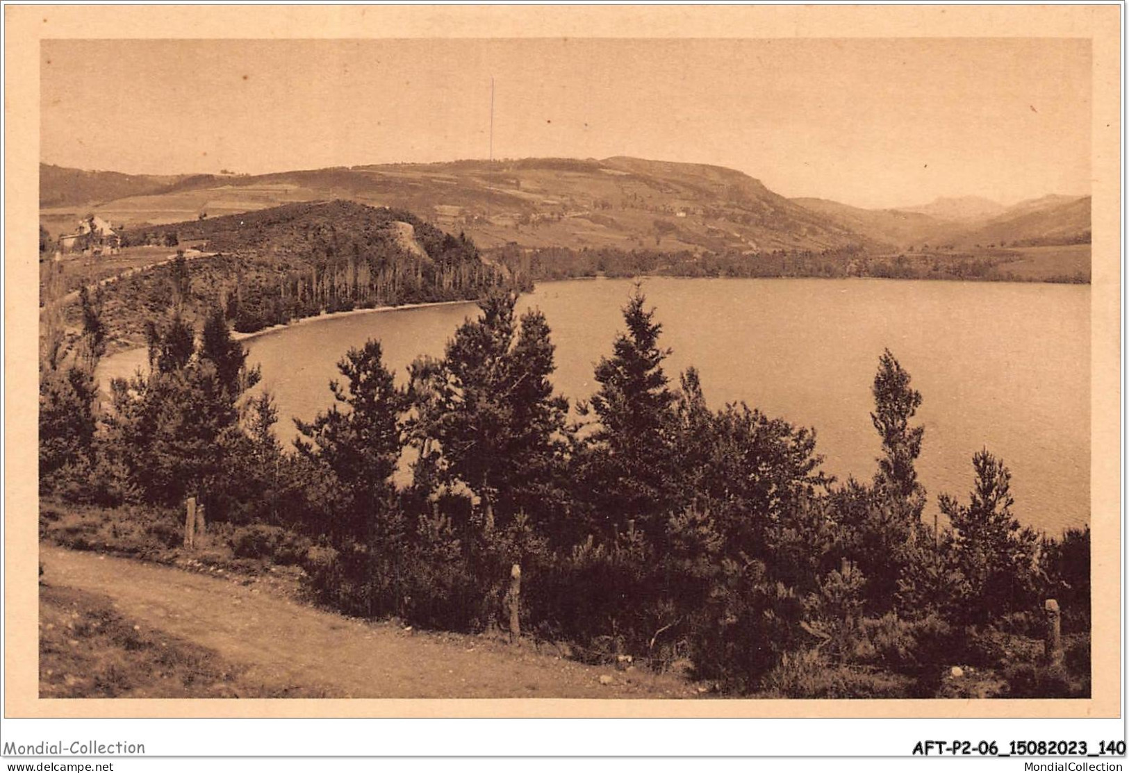 AFTP2-07-0171 - Lac D'issarlès - Un Coin Du Lac A Gauche La Colline Du Toural Et La Grotte Celtique - Largentiere