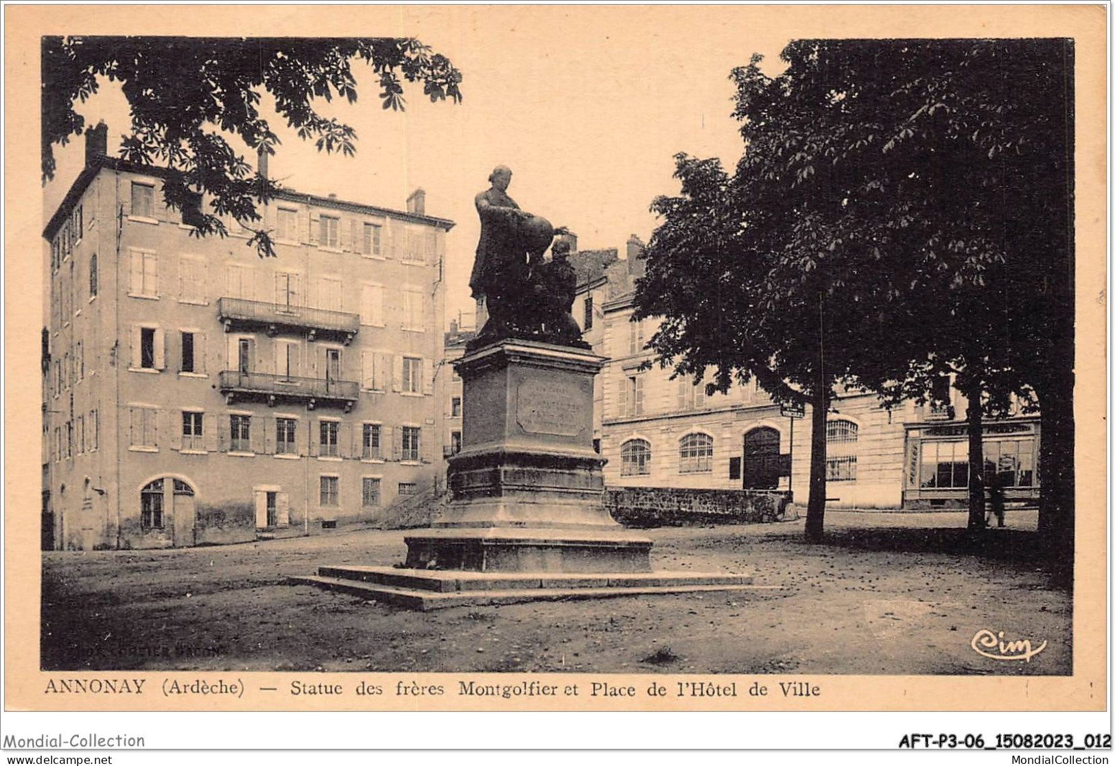 AFTP3-07-0213 - ANNONAY - Statue Des Frères Montgolfier Et Place De L'hotel De Ville - Annonay