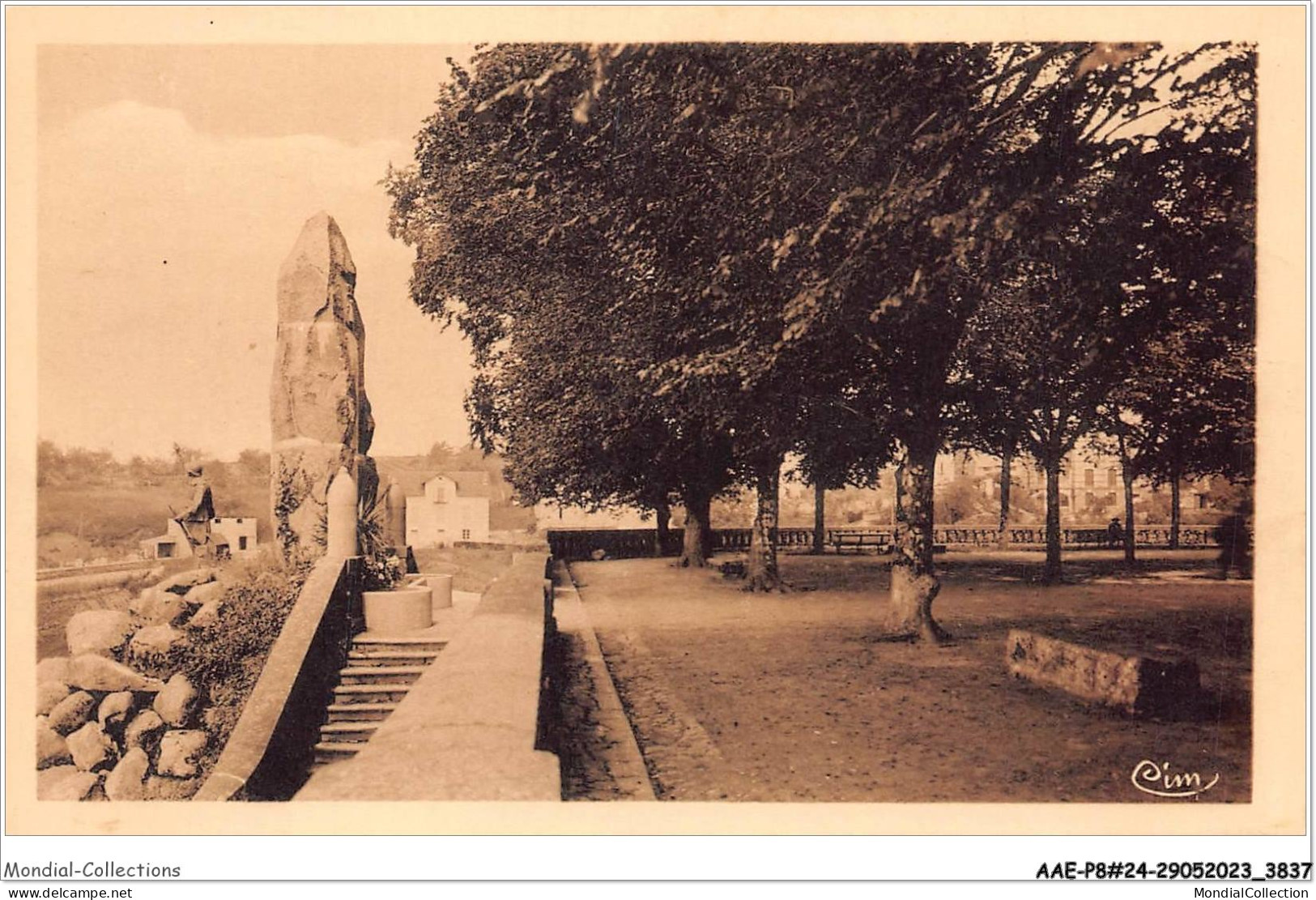 AAEP8-24-0649 - NONTRON - Place Saint-Etienne Et Monument Aux Monts - Nontron