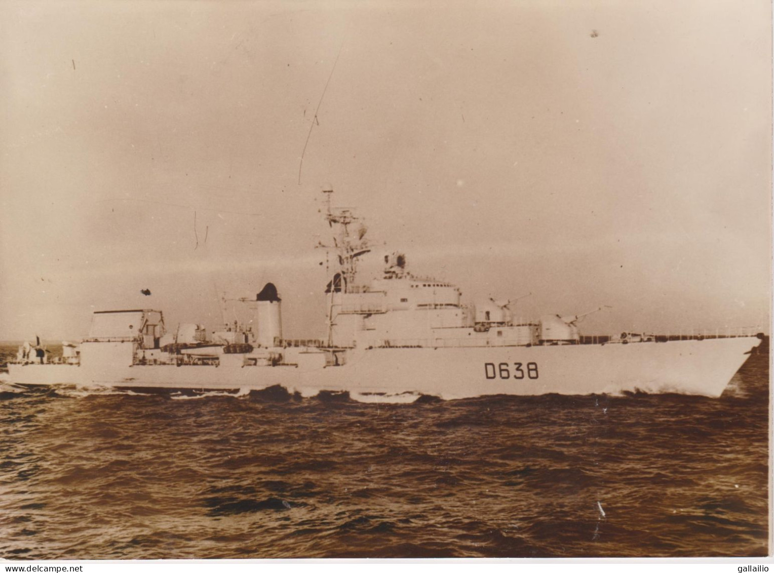 PHOTO L'ESCORTEUR LA GALISSONNIERE PARTICIPE AUX RECHERCHES DU SOUS MARIN LA MINERVE UNIVERSAL PHOTO 1968 - Bateaux