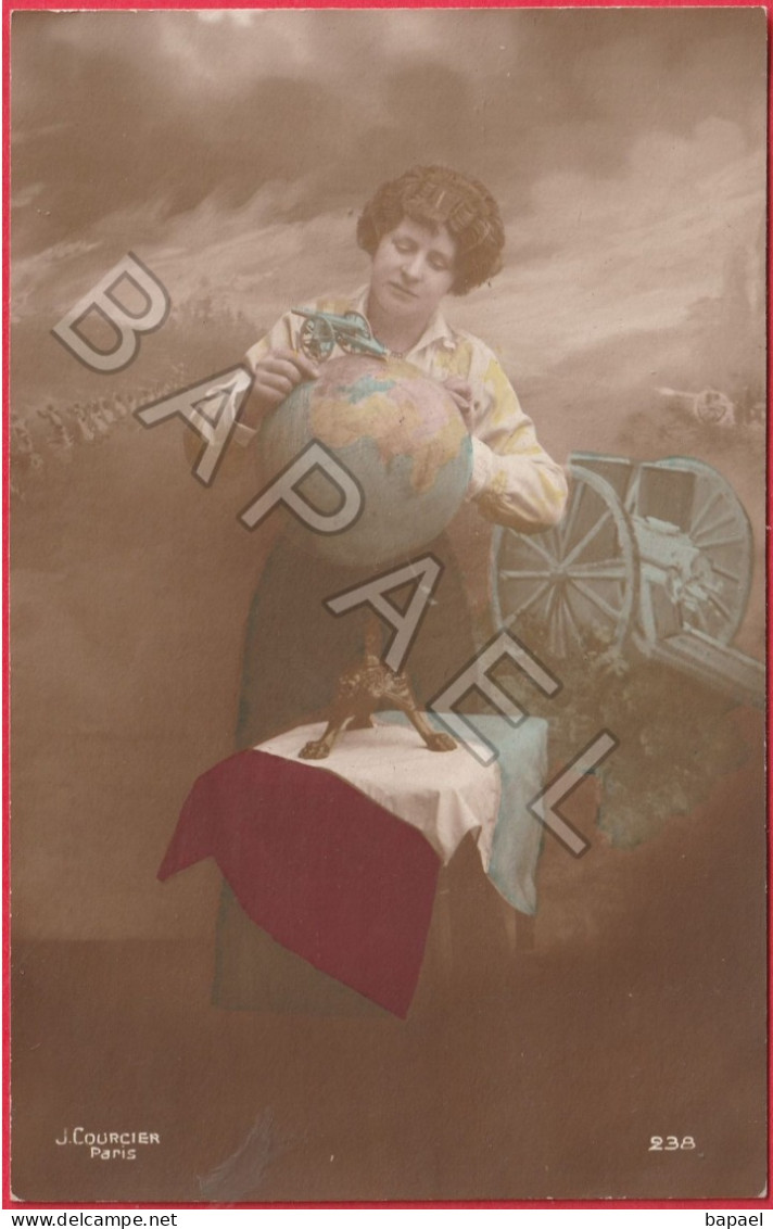 Femme Avec Un Globe Terrestre (3) - Patriottisch