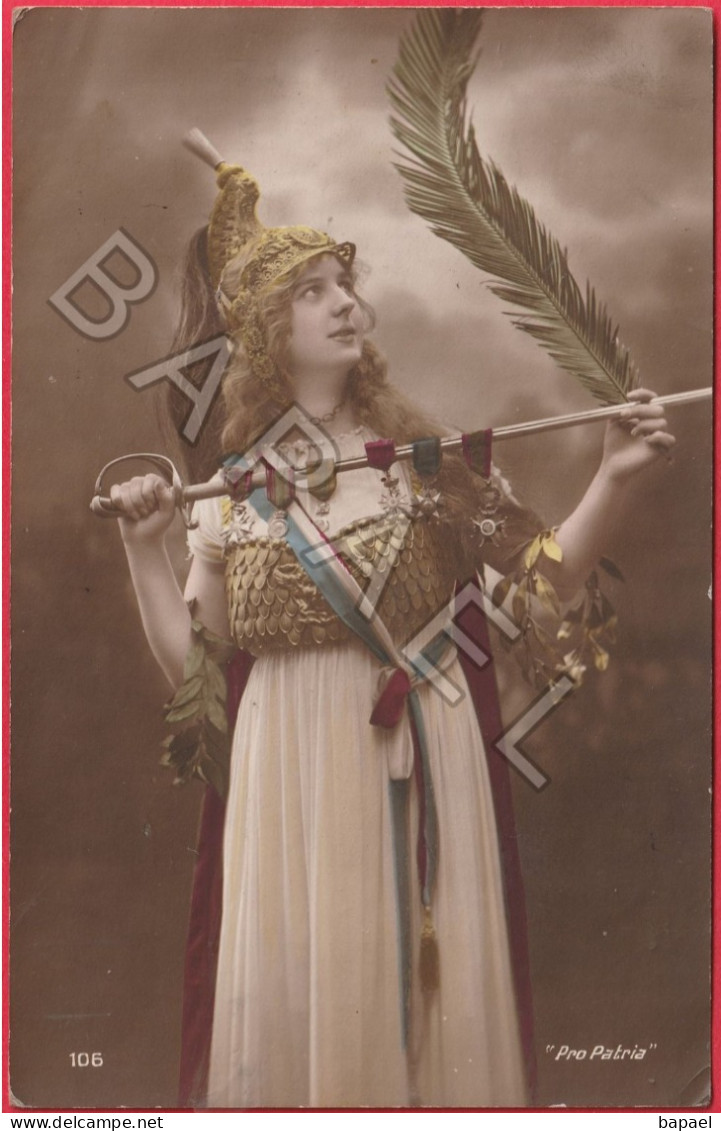 Femme Avec Une Épée Et Une Feuille De Palme - Patriottisch