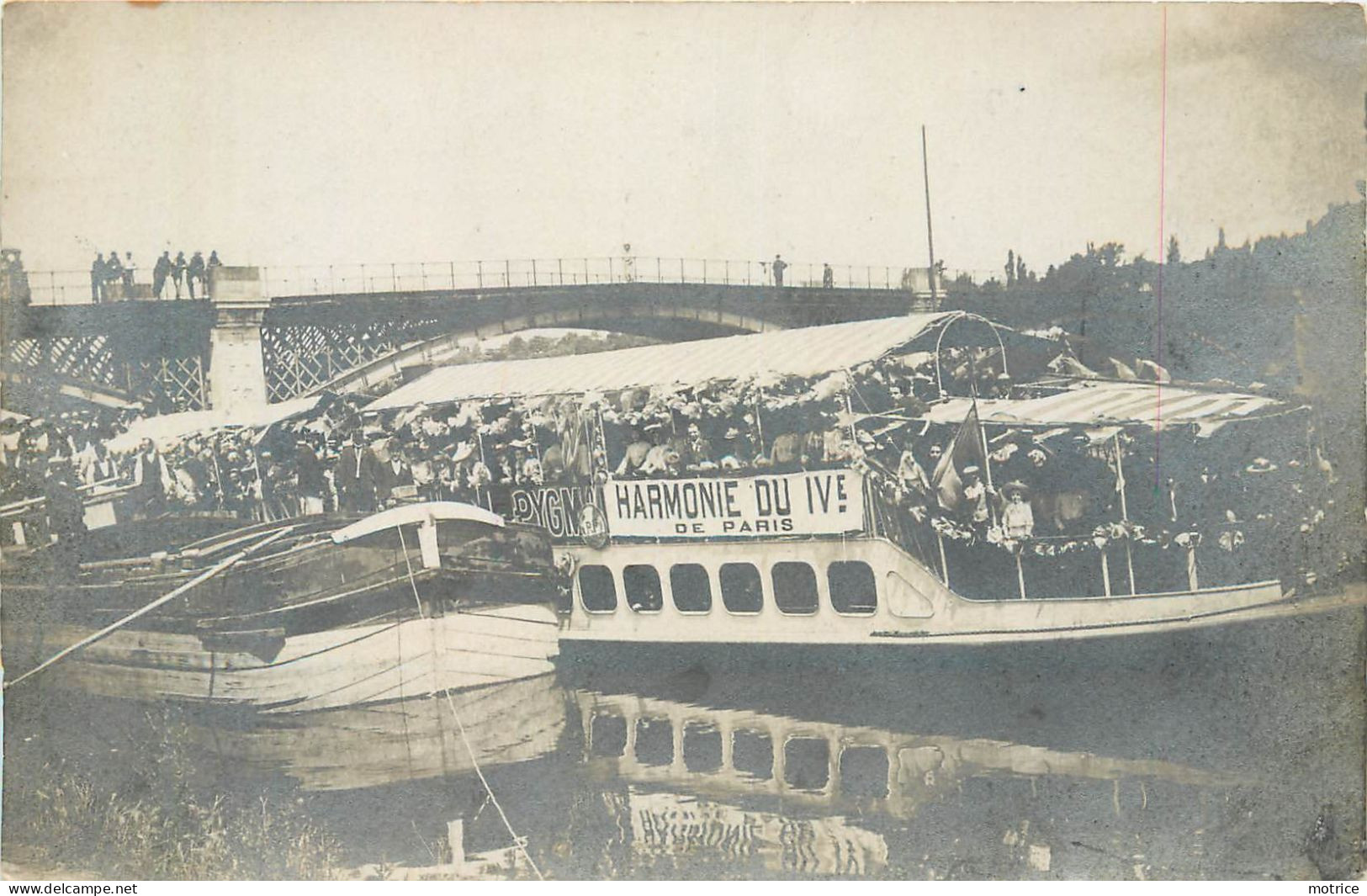 CARTE PHOTO - Sur La Seine, Péniche Et Bateau Harmonie Du IV De Paris. - Hausboote