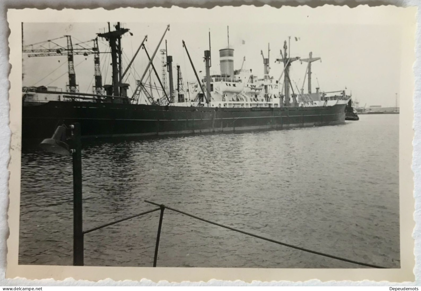 Photo Ancienne - Snapshot - Bateau Cargo Tanker - Port - Chantier Naval - Bateaux