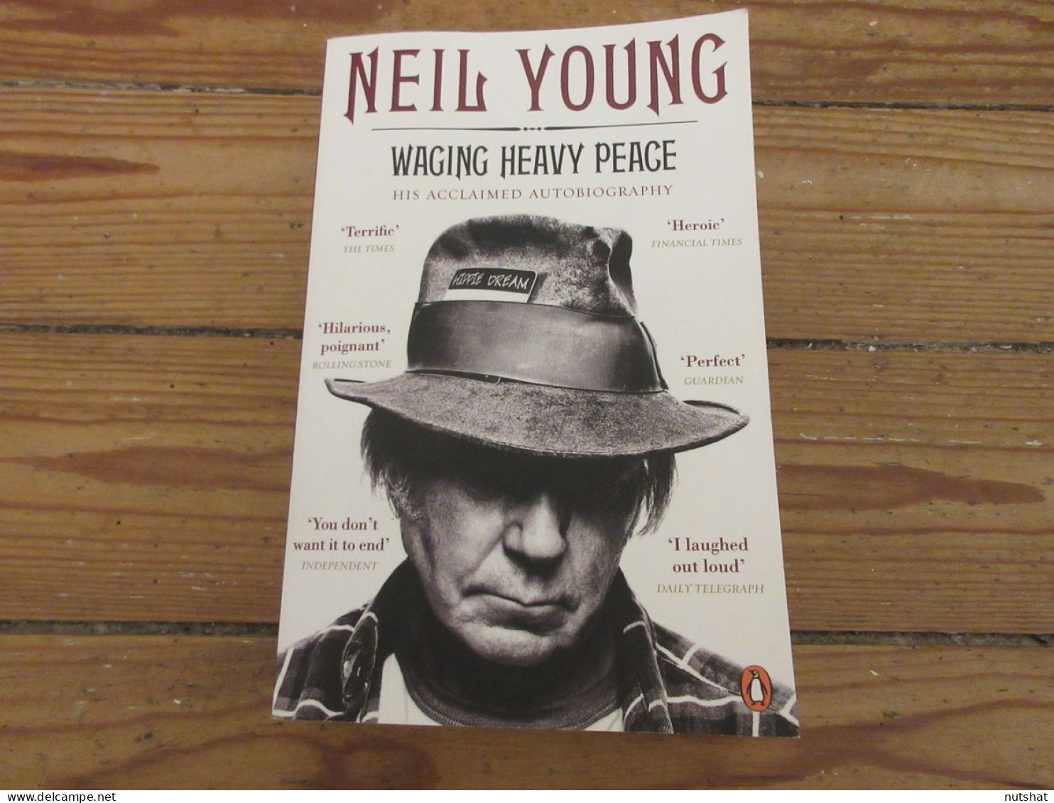 LIVRE MUSIQUE Neil YOUNG WAGING HEAVY PEACE ACCLAIMED AUTOBIOGRAPHY En ANGLAIS  - Música