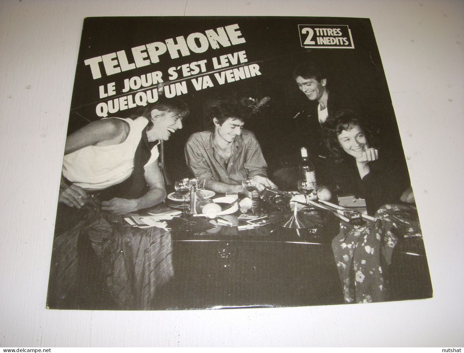 DISQUE VINYL 45 Tours TELEPHONE : LE JOUR S'EST LEVE - QUELQU'UN VA VENIR        - Other