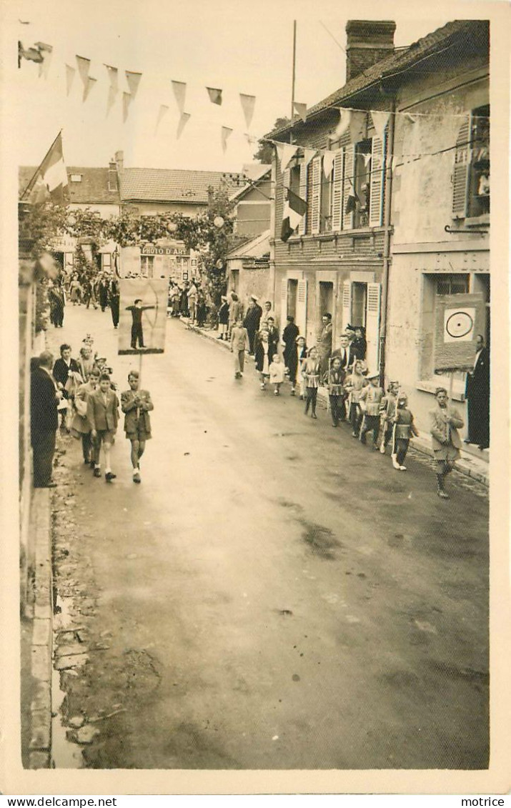 CARTE PHOTO - Fête , Tir à L'arc, Vue à Localiser. - A Identifier