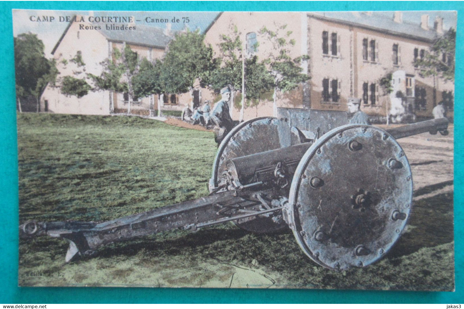 CPA CARTE POSTALE  MILITARIA CAMP DE LA COURTINE  CANON DE 75 ROUES BLINDEES - Matériel