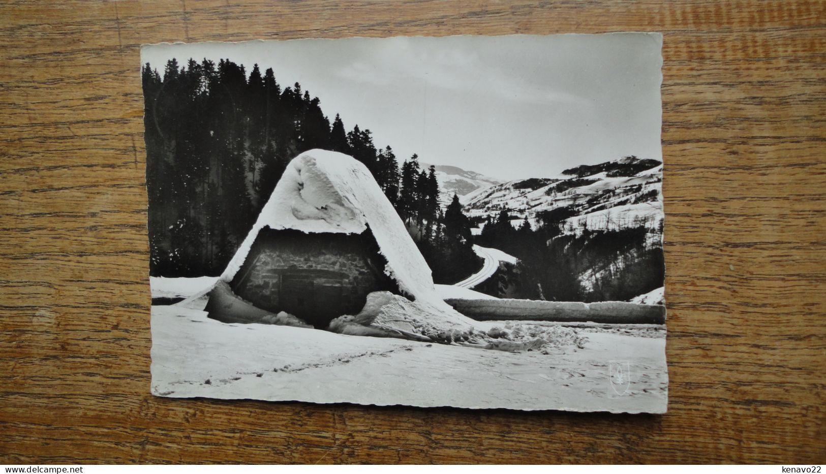 L'hiver Dans Les Monts Du Cantal , Vieux Buron Sous La Neige - Autres & Non Classés