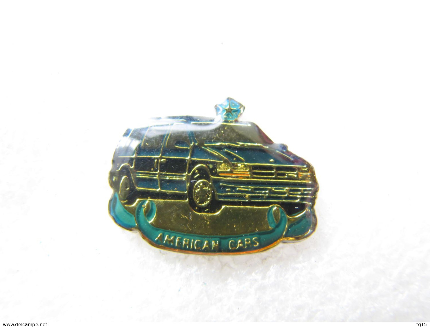 PIN'S   CHRYSLER VOYAGER   AMERICAN CARS - Autres & Non Classés