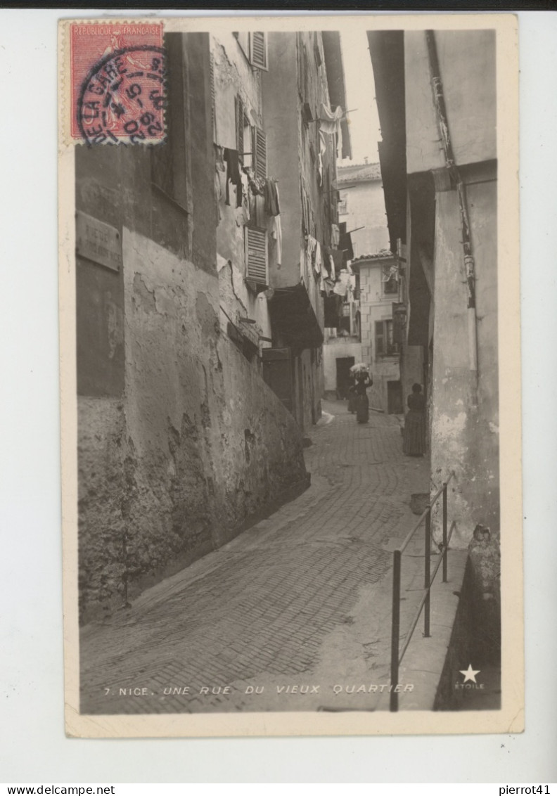 NICE - Une Rue Du Vieux Quartier - Vida En La Ciudad Vieja De Niza