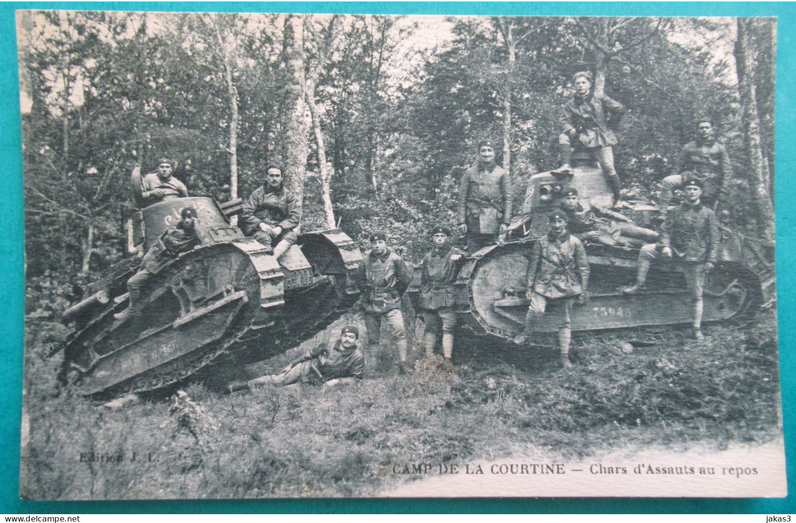 CPA CARTE POSTALE  MILITARIA CAMP DE LA COURTINE  CHARS D ASSAUTS AU REPOS - Matériel