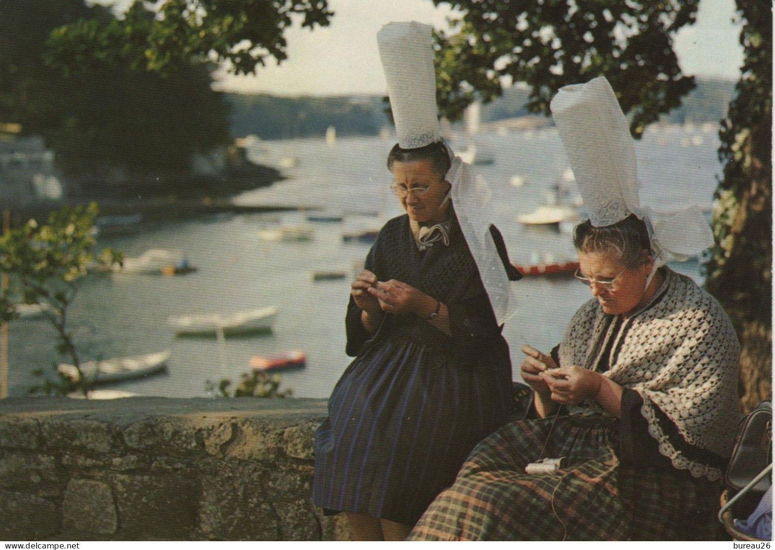 SAINTE MARINE Bigoudennes Faisant De La Dentelle Au Crochet Sur Le Port. éd  Belles Editions F 41 - Combrit Ste-Marine